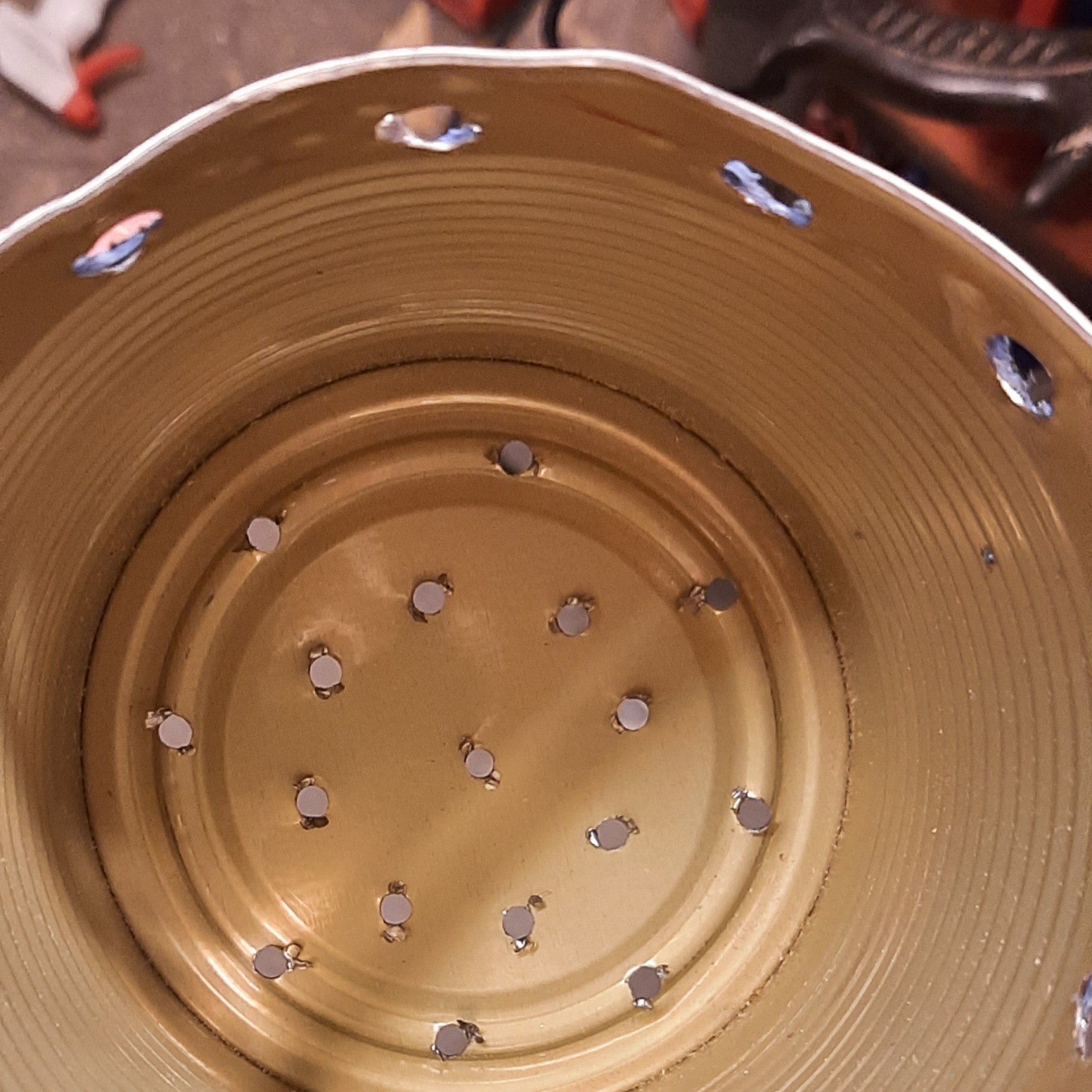 Interior can with bottom and top side hole